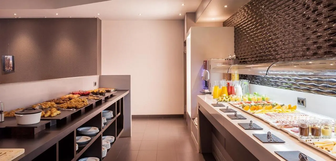 ****  Hotel Ilunion Bel-Art Barcelona España