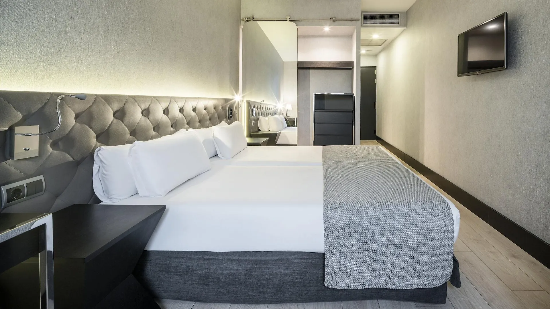 ****  Hotel Ilunion Bel-Art Barcelona España