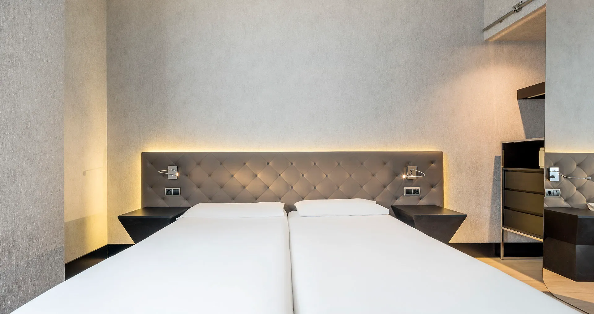 Hotel Ilunion Bel-Art Barcelona 4*,  España