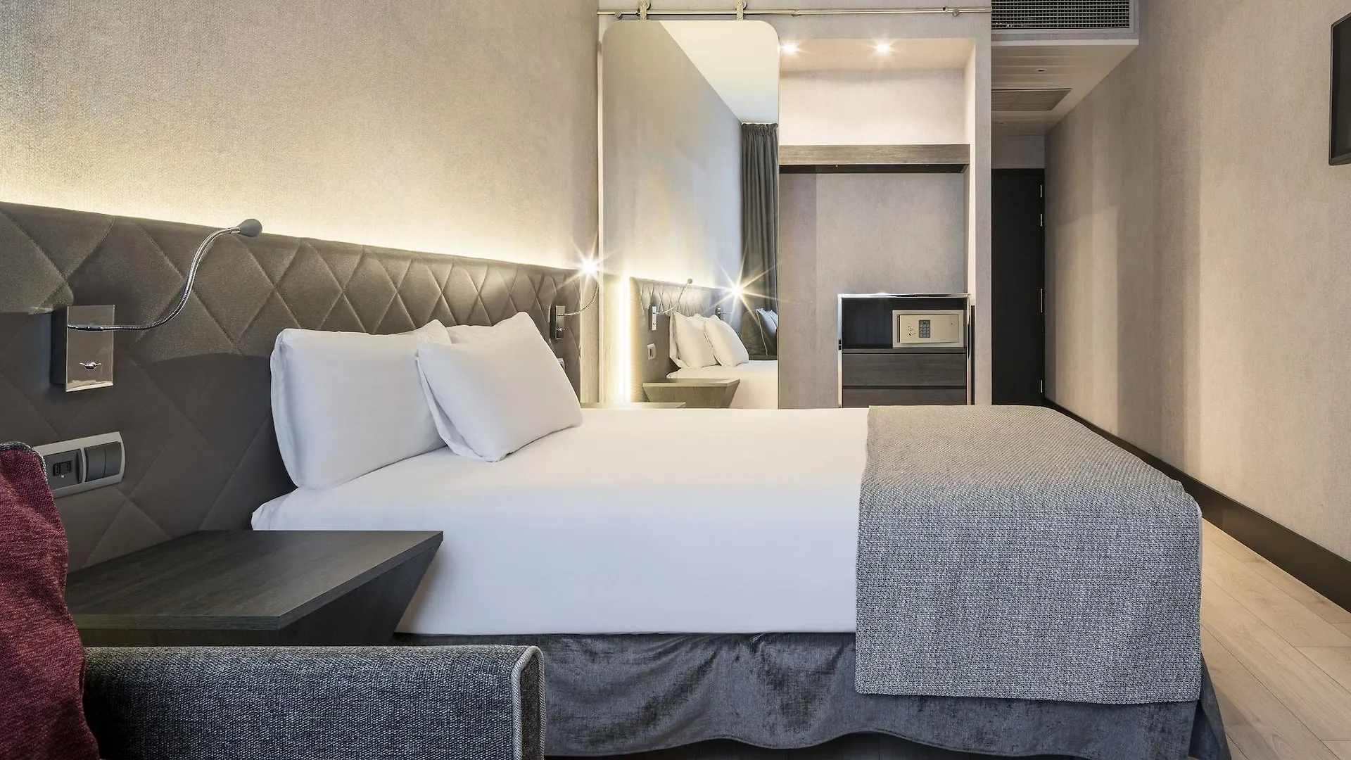 Ilunion Bel-Art Hotel Barcelona 4*,